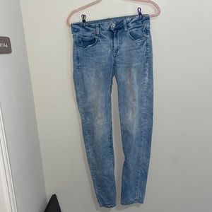 Light wash American Eagle skinny jeans